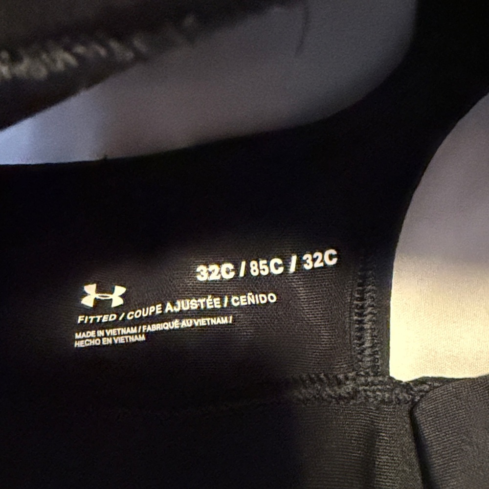 Under Armour Fitted Women's Black Sports Bra - Picture 4 of 5